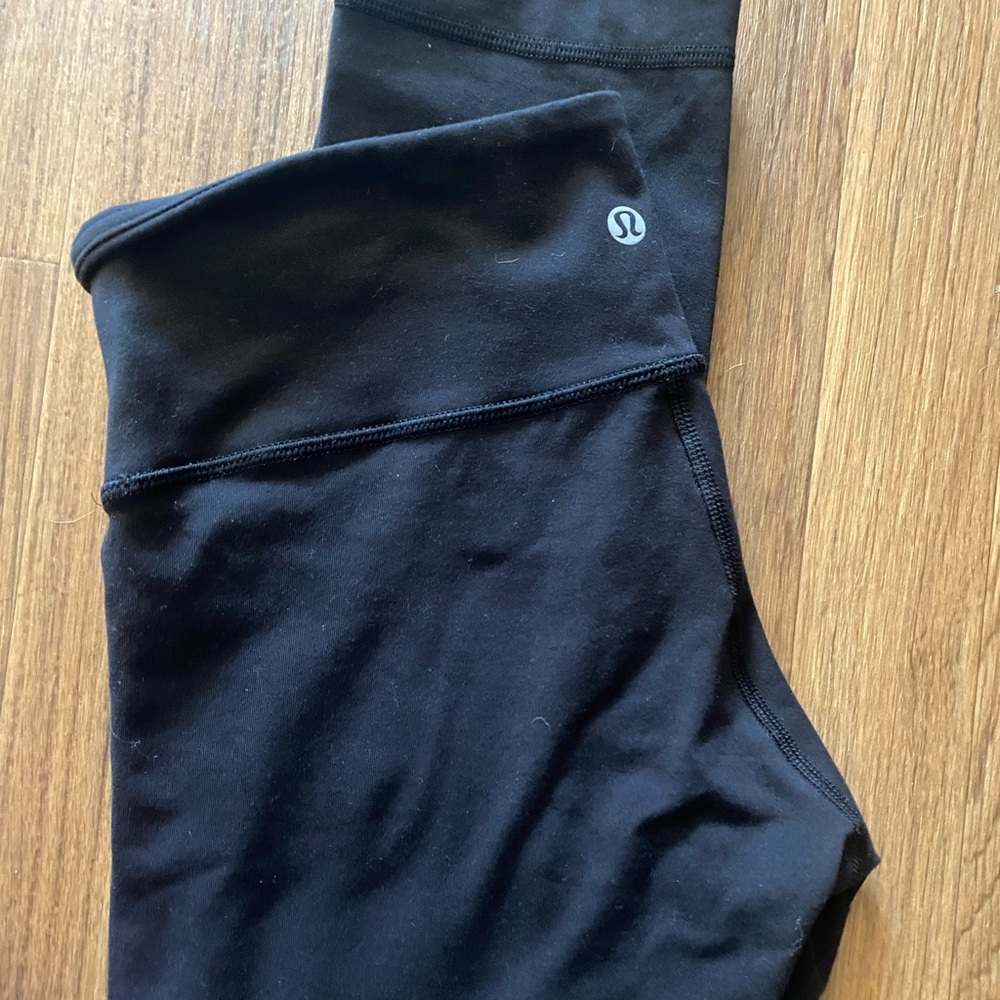 Lululemon black cropped Size 6